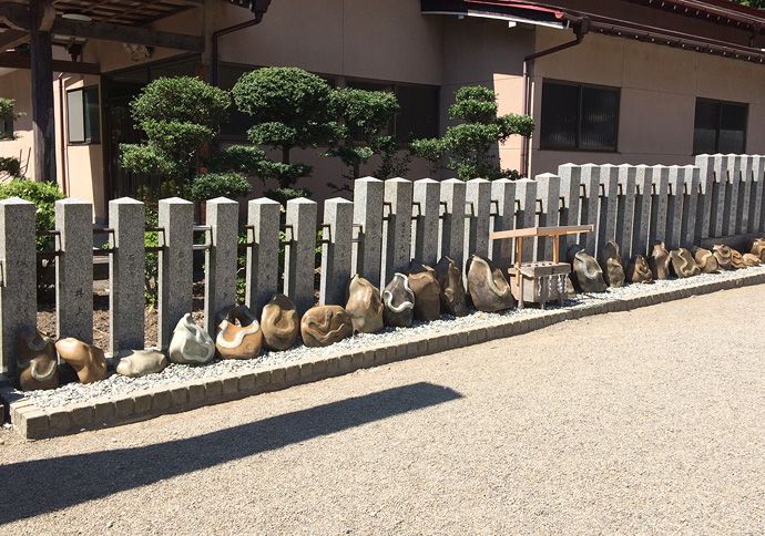 5月は金蛇水神社だね。300年の藤と1500株の牡丹